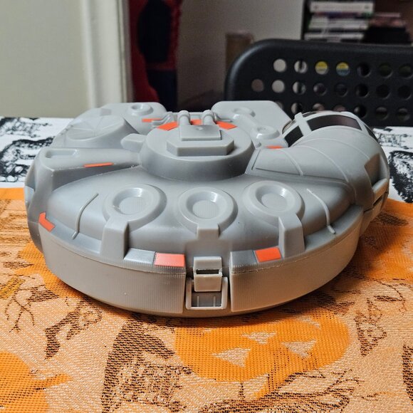 Star Wars Mighty Beanz Millennium Falcon Collector Storatge Case with 30 Figures - Picture 4 of 8